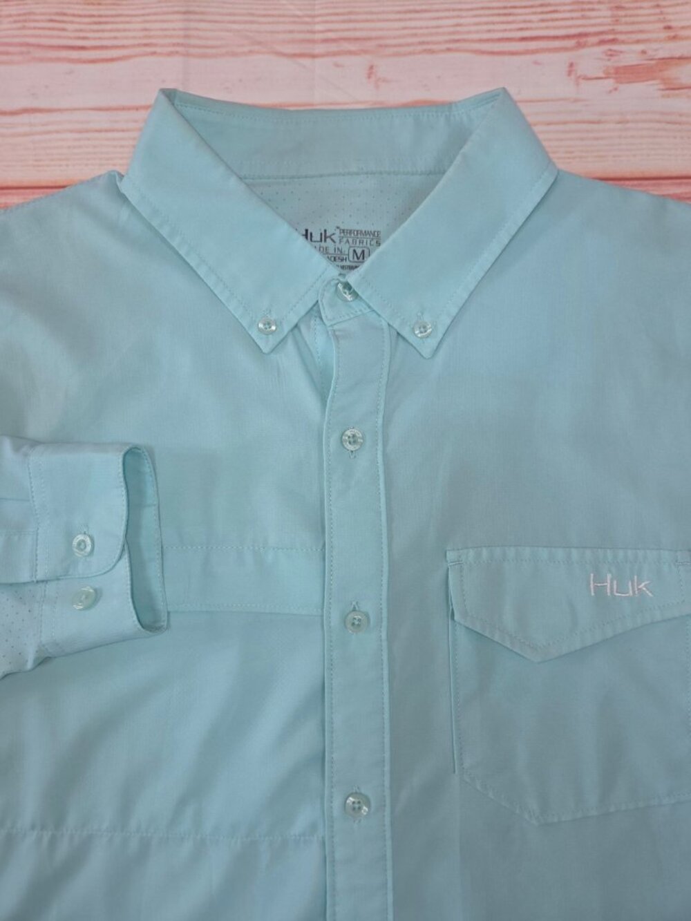 Huk Light Blue Performance Fishing Shirt Size Medium Vented Back Moisture-Wickin